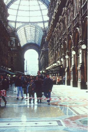 File:Architettura in Galleria Vittorio Emanuele II.jpg - Wikipedia