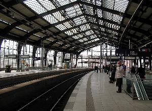 Bundesarchiv photo by Klaus Franke (S-Bahn disruption at Friedrichstraße area, August 1961 first week)