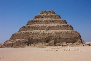 piramide a gradoni imhotep