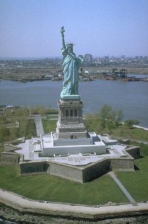 Freiheitsstatue Statue of Liberty grün New York Figur Skulptur Amerika USA 